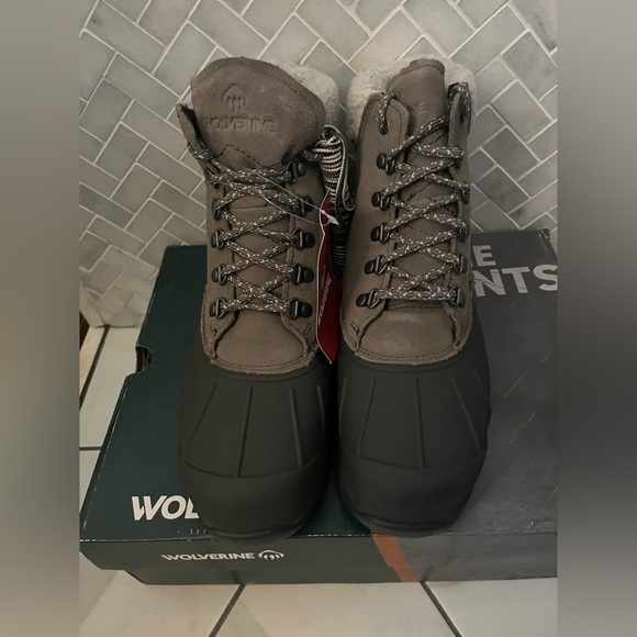 Wolverine Dark Brown and Black Insulated women’s boots. Size 9 - Picture 3 of 8